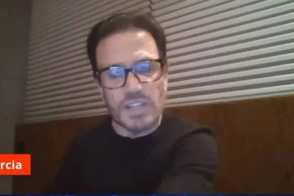 Imagem mostra o delator Tony Garcia em entrevista ao Brasil 247 - Metrópoles