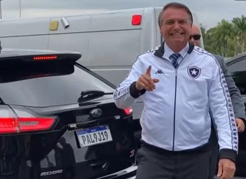 Bolsonaro posta vídeo parabenizando Botafogo pelo título na Série B