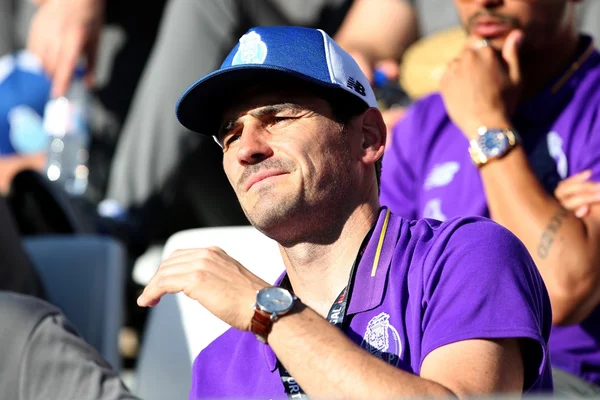 Seis meses após infarto, Iker Casillas comemora retorno