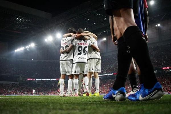 Imagem colorida do elenco do Vasco