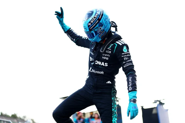 F1: George Russell é pole position no Azerbaijão; Bortoleto larga em 17º