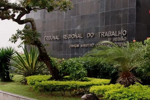 Imagem colorida, Grávida é demitida por justa causa após apresentar 7 atestados médicos - Metrópoles