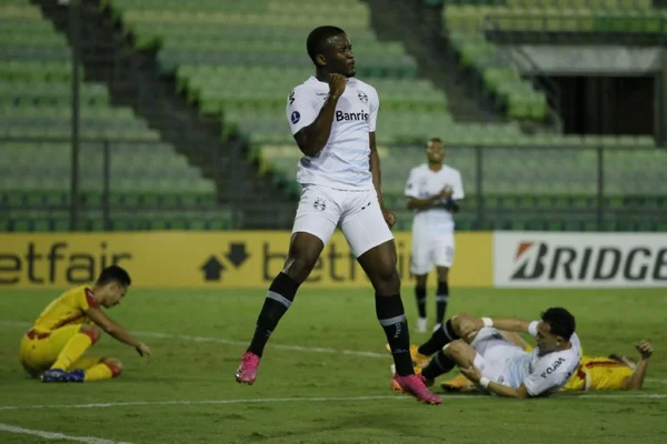 Grêmio faz seis, vence na Venezuela e avança na Sul-Americana