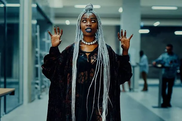Azizaa Mystic: cantora-bruxa usa vudu para combater o cristianismo