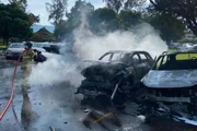 Bombeiros fazem resgate de corpos após queda de dois helicópteros no Rio de Janeiro