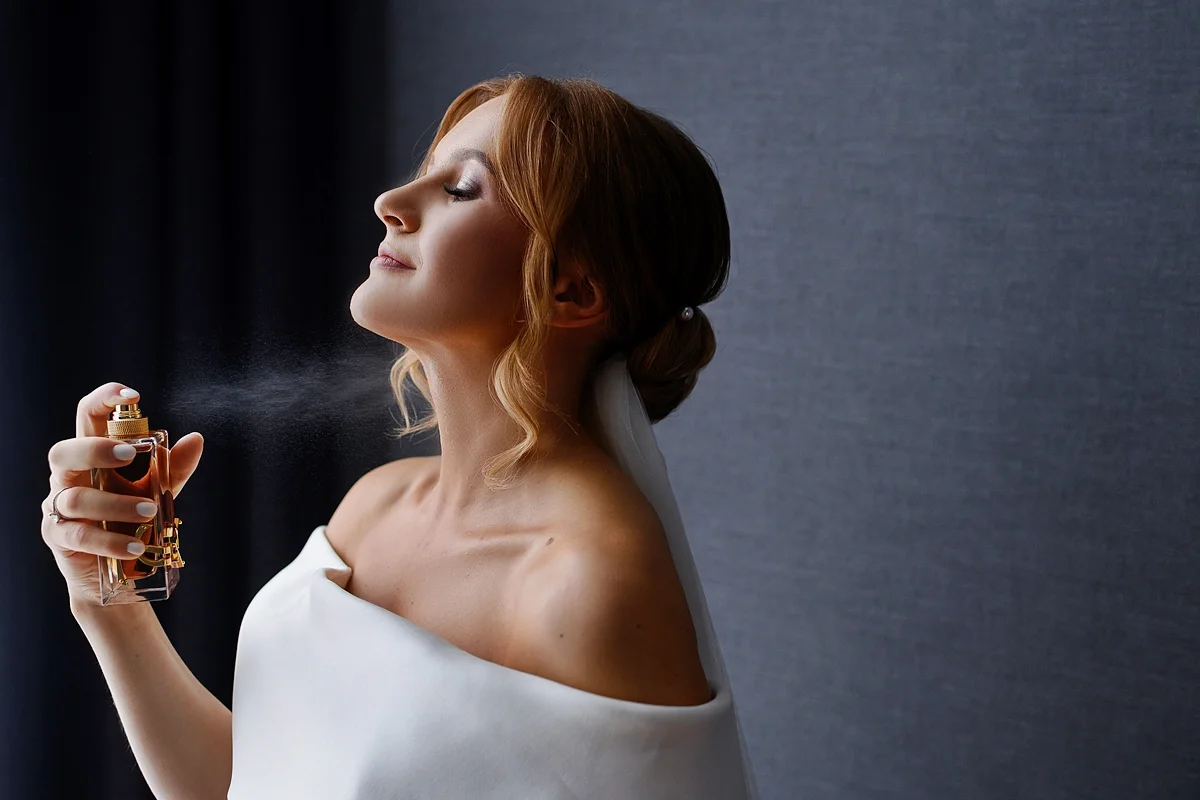 3 erros que fazem o perfume durar menos tempo na pele, segundo expert