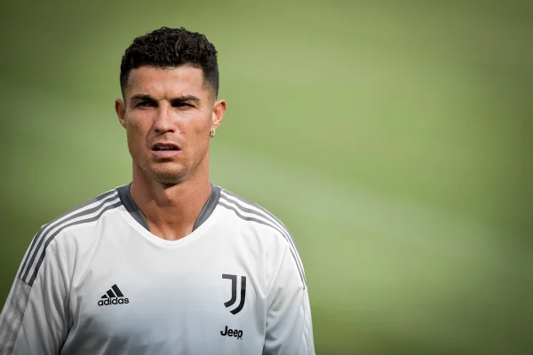 Jornal espanhol: Cristiano Ronaldo quer jogar com ao lado de Neymar