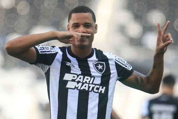 Janderson comemora 2º gol do Botafogo contra o Audax - Metrópoles