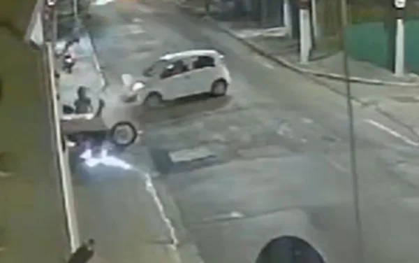 Policial militar é atropelado e fica gravemente ferido