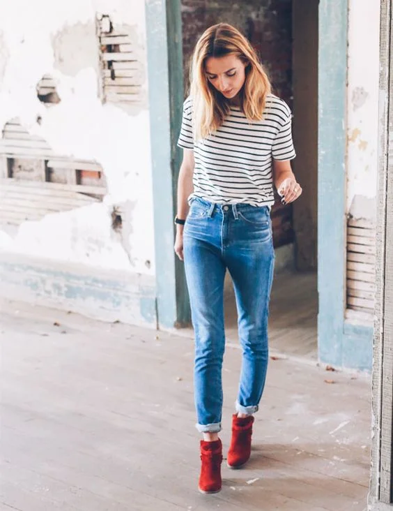 A combinação de jeans e camiseta não precisa ser sem graça - destaque galeria