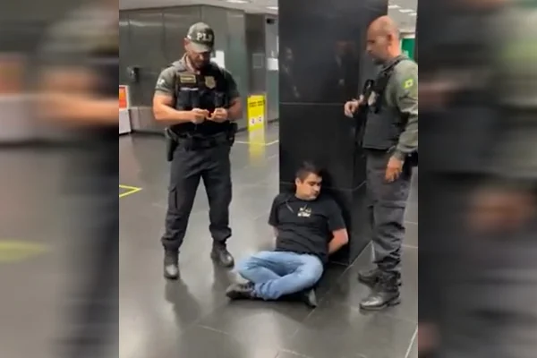 Homem bêbado foi detido ao tentar invadir a CÂmara trabalha na liderança do governo no Congresso.
