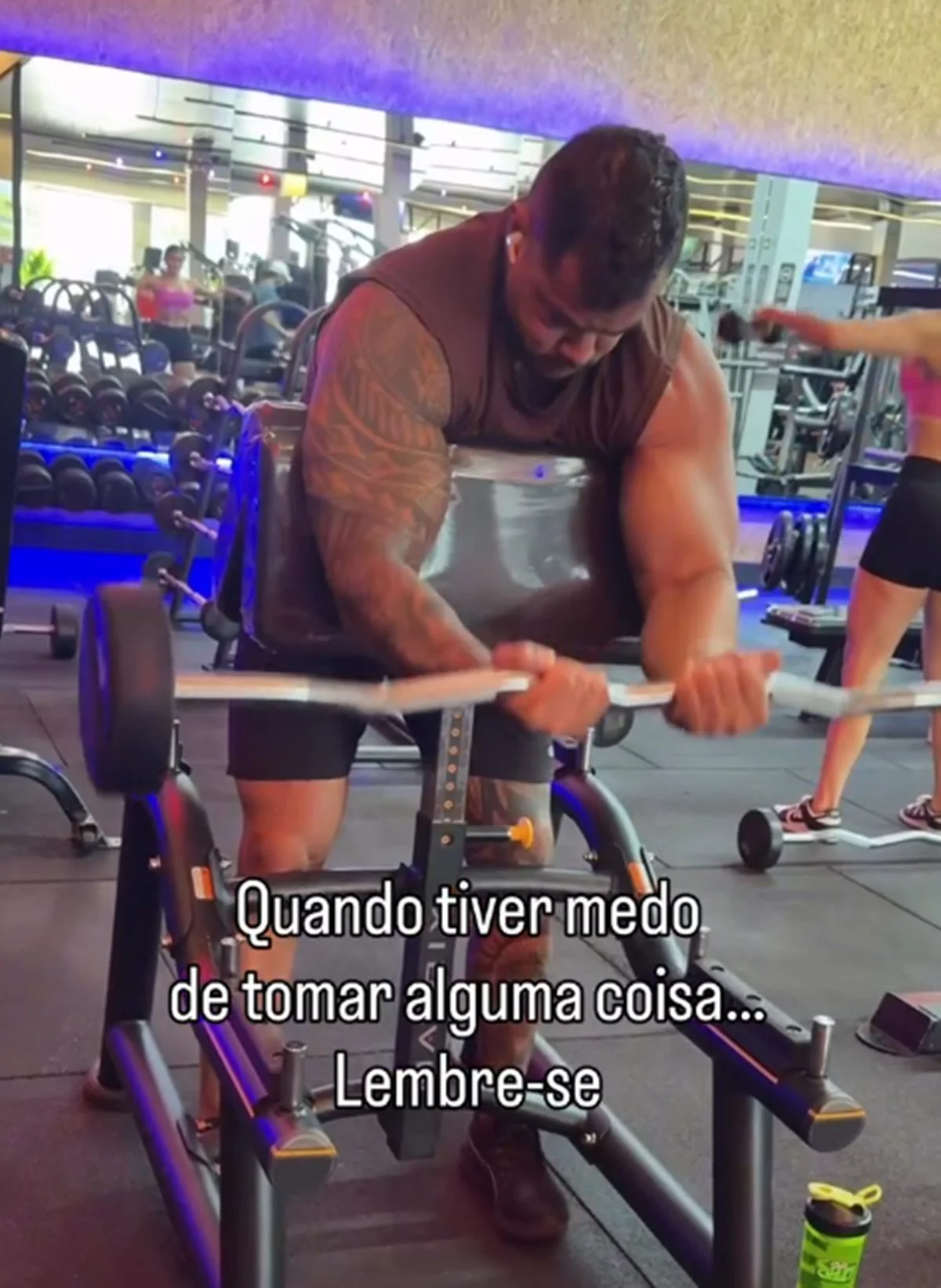 Personal que deu surra em “mendigo” Givaldo usava fama na web para promover anabolizantes - imagem 3 Personal que deu surra em “mendigo” Givaldo usava fama na web para promover anabolizantes - imagem 3