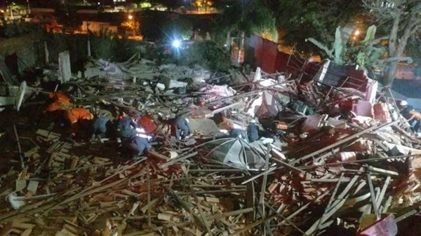 Centro religioso desaba em Belo Horizonte (MG) e deixa feridos