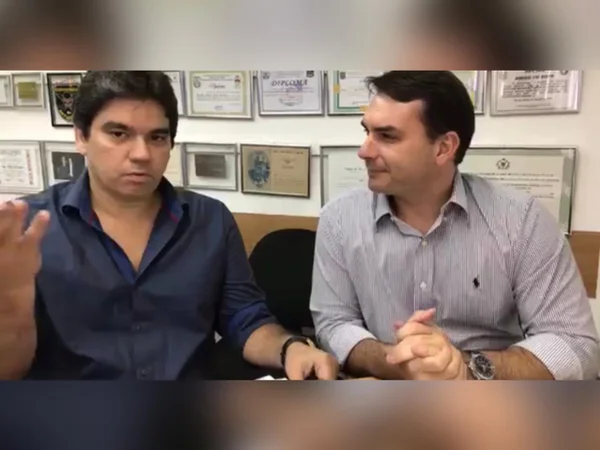 flavio bolsonaro e jornalista ricardo lyra