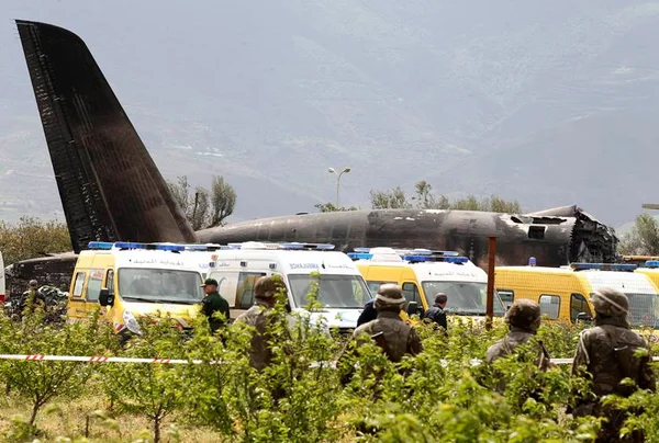 Mais de 250 morrem em queda de avião militar na Argélia
