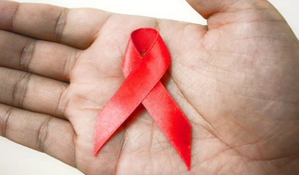 Sancionada lei que institui Dezembro Vermelho, em prevenção à aids