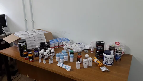 Polícia prende dois acusados de vender anabolizantes ilegalmente