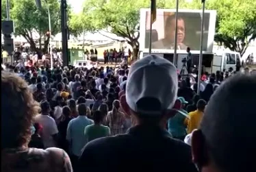 Manifestantes assistindo à sessão extraordinária da Assembleia Legislativa de Roraima