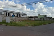 Em um dos locais previstos para construção dos prédios está um terreno baldio Em um dos locais previstos para construção dos prédios está um terreno baldio