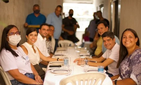 A deputada Tabata Amaral, do PSB, participa de encontro com o ex-prefeito de Salvador ACM Neto