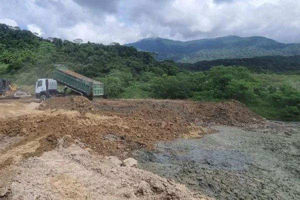 RELATÓRIO ANEXADO ÀS INVESTIGAÇÕES MOSTROU ATIVIDADE DE ATERRO IRREGULAR POR EMPRESA DE MINERAÇÃO - METRÓPOLES