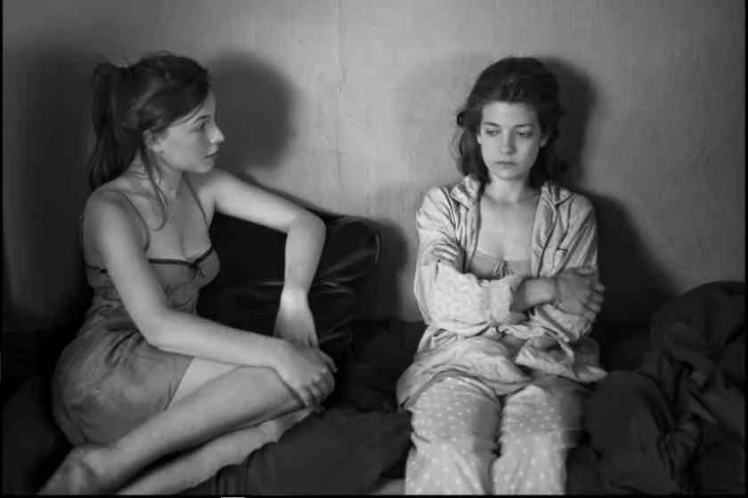 <b>Amante por um Dia.</b> A jovem Jeanne (Esther Garrel) muda-se para a casa do pai (Éric Caravaca), um professor universitário, após um término de namoro. Quando finalmente se estabelece em casa, ela descobre que a nova namorada do pai tem sua idade, e, após superar o choque inicial, cria uma nova amizade com a garota <b>Amante por um Dia.</b> A jovem Jeanne (Esther Garrel) muda-se para a casa do pai (Éric Caravaca), um professor universitário, após um término de namoro. Quando finalmente se estabelece em casa, ela descobre que a nova namorada do pai tem sua idade, e, após superar o choque inicial, cria uma nova amizade com a garota