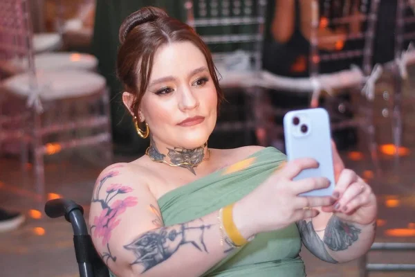 Carolina Arruda neuralgia do trigêmeo pior dor do mundo