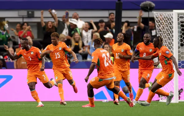 Imagem de Diallo comemorando gol para Costa do Marfim contra a Noruega na Copa do Mundo - Metrópoles