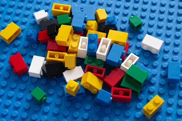 Lego lança peças em braille para criar habilidades em crianças cegas