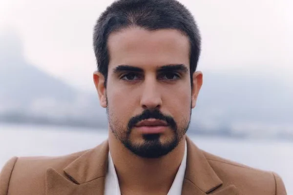 Enzo Celulari não descarta seguir carreira como ator e revela convites