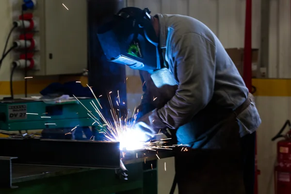Produção industrial sobe 0,8% em agosto ante julho, diz IBGE