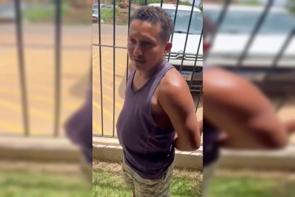 Homem invade a casa da ex, destrói os objetos dela e a ameaça de morte