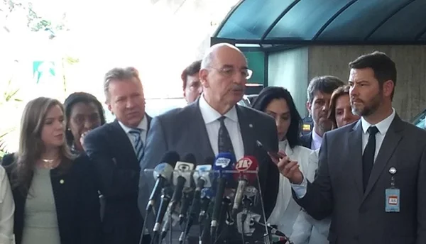 Pais de jovem infrator não vão perder Bolsa Família, diz ministro