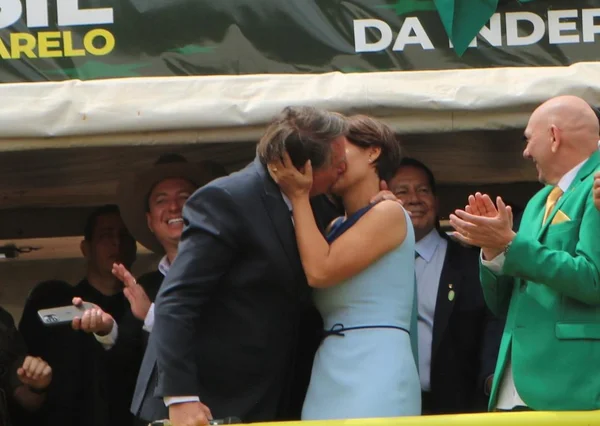 Na PF há 3 dias, Bolsonaro recebe declaração de Michelle nas redes