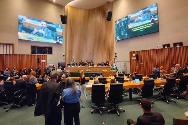 Projeto que permite terceira eleição na CLDF é aprovado em 1º turno