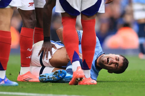 Imagem colorida de Rodri, jogador do Manchester city que sofreu lesão grave- Metrópoles