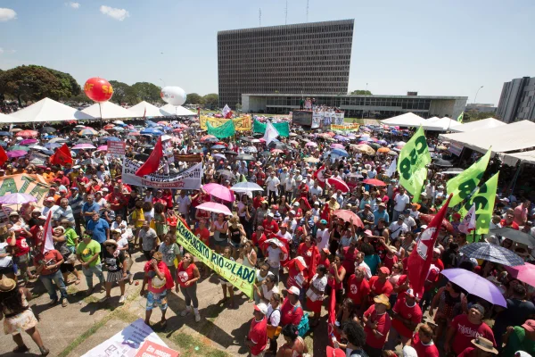 Reajuste, PDV e plano de saúde: o que Ibaneis prepara para servidores