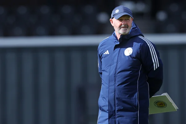 Técnico da Escócia pede demissão após eliminação na Copa do Mundo