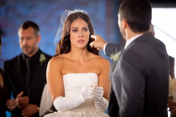 A Dona do Pedaço: Vivi larga Chiclete e fica com Camilo após chantagem