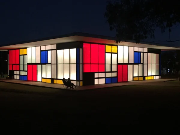 Pavilhão de vidro do CCBB ganha as cores de Mondrian