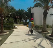 Jogador Jajá é clicado durante viagem
