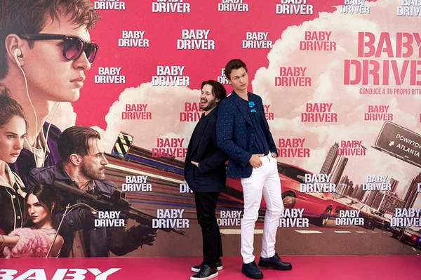 Ansel Elgort e Edgar Wright, de “Em Ritmo de Fuga”, visitam o Brasil