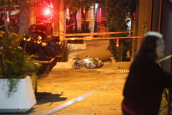 Estudante de 18 anos morre após queda de marquise