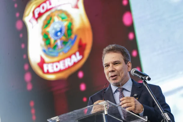 Ministro da Justiça despacha pedido de Lulinha para apurar vazamentos