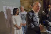 Presidente da República em exercício, Geraldo Alckmin (PSDB) fala para jornalistas durante ato pelos 50 anos da morte do jornalista Vladimir Herzog, assassinado pela ditadura militar Presidente da República em exercício, Geraldo Alckmin (PSDB) fala para jornalistas durante ato pelos 50 anos da morte do jornalista Vladimir Herzog, assassinado pela ditadura militar