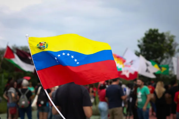 Entidades estudantis e movimentos sociais realizam ato em frente à Embaixada da Venezuela em Brasília, com a pauta ato contra o imperialismo e em solidariedade ao povo venezuelano 7