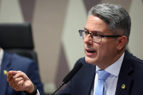 Relator reage à rejeição de relatório em CPI: manobra do governo