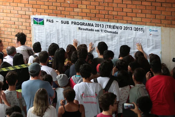 Centro de Ensino Médio Setor Oeste bate o próprio recorde e aprova 56 estudantes no PAS