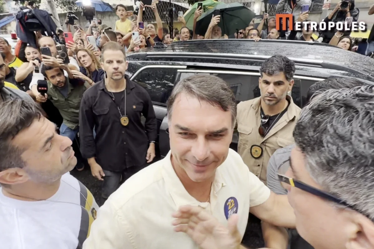 Apoiadores de Flávio convocam ato em Brasília após a votação - imagem 1 Apoiadores de Flávio convocam ato em Brasília após a votação - imagem 1