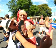 Foliões tomam as ruas de Brasília no segundo dia de carnaval - imagem 6 Foliões tomam as ruas de Brasília no segundo dia de carnaval - imagem 6